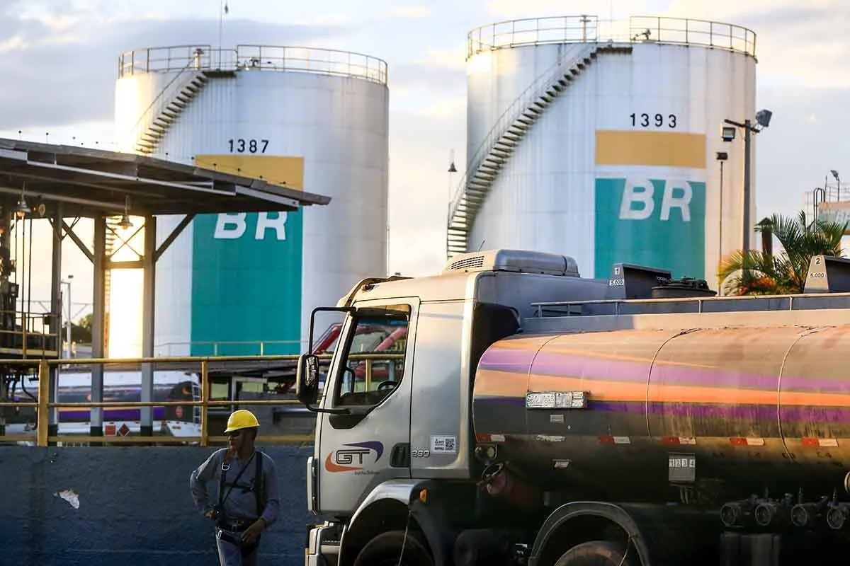 Estados batem recorde na arrecadação de ICMS da gasolina e luz: R$ 637 bilhões