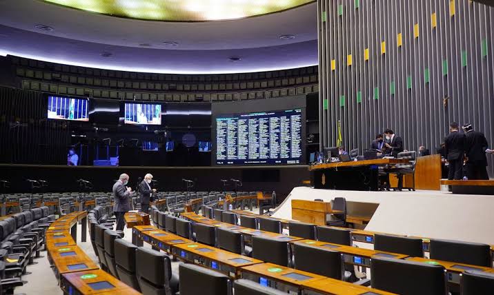Deputados aprovam urgência do Piso Salarial da Enfermagem
