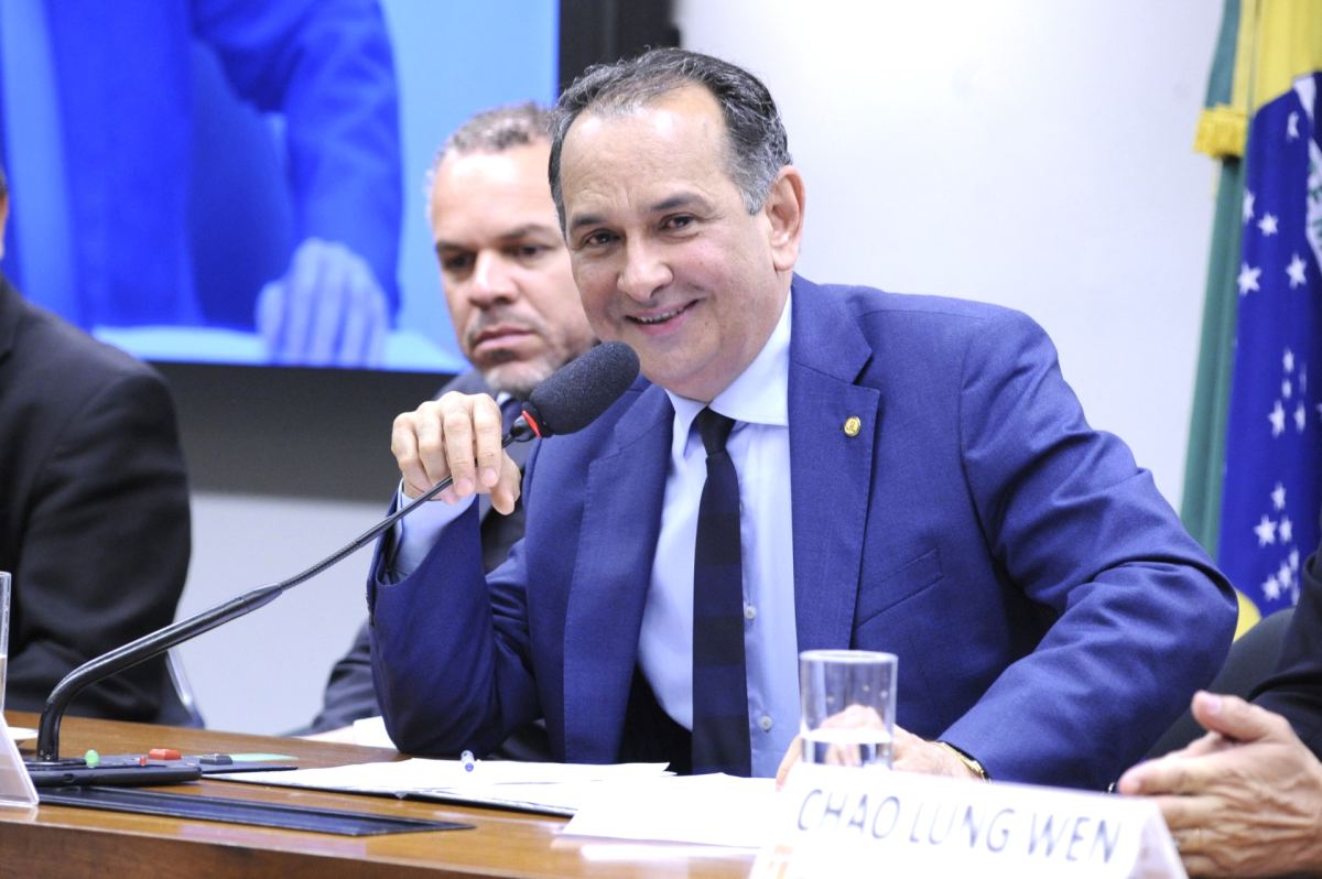 Relator da unificação do ICMS sob combustíveis é eleito o melhor parlamentar do Ceará