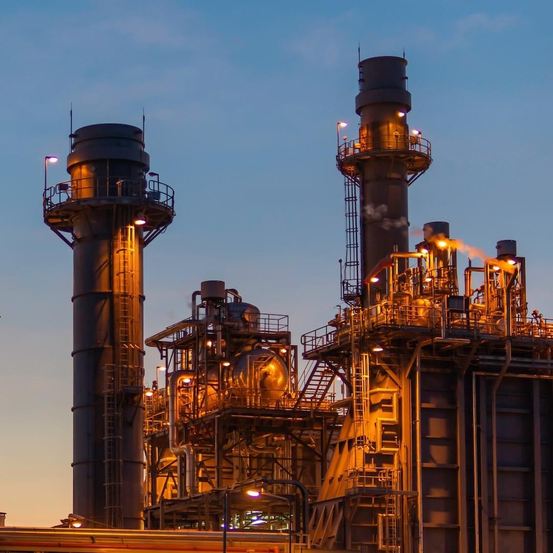 Petrobras anuncia reajuste inédito de 18% na gasolina e 24,9% do preço do diesel