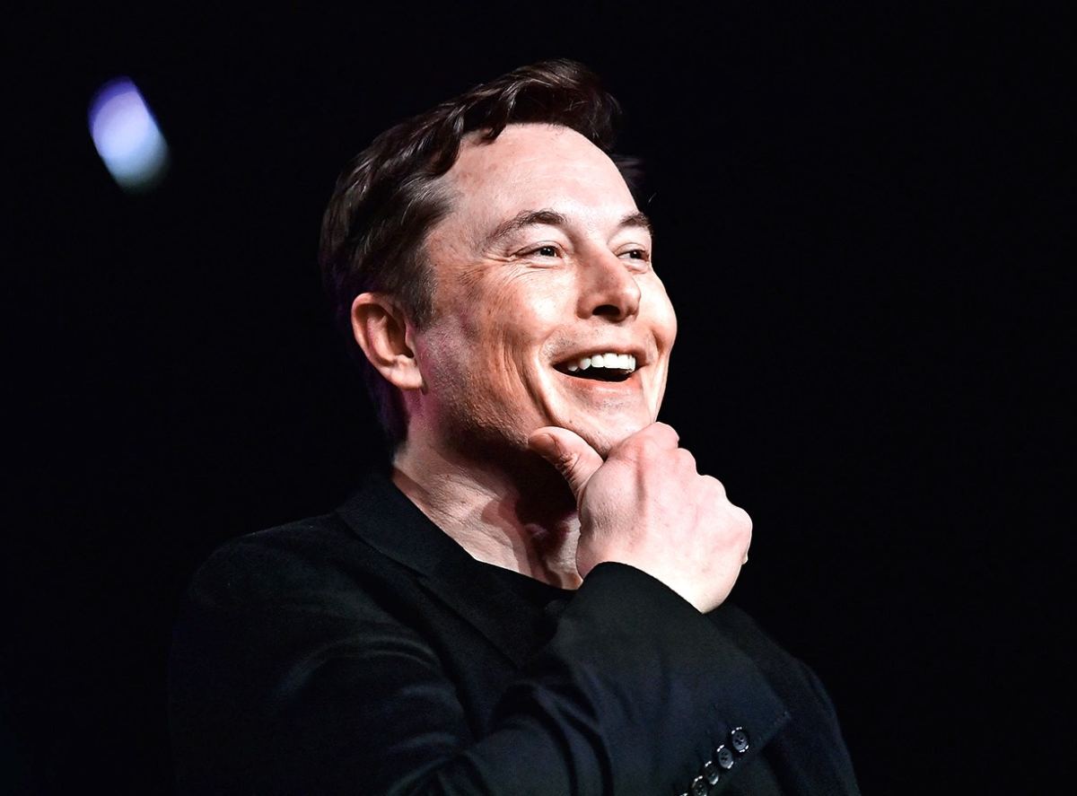 Bilionário Elon Musk faz oferta de RS$ 43 bilhões para comprar ‘Twitter’