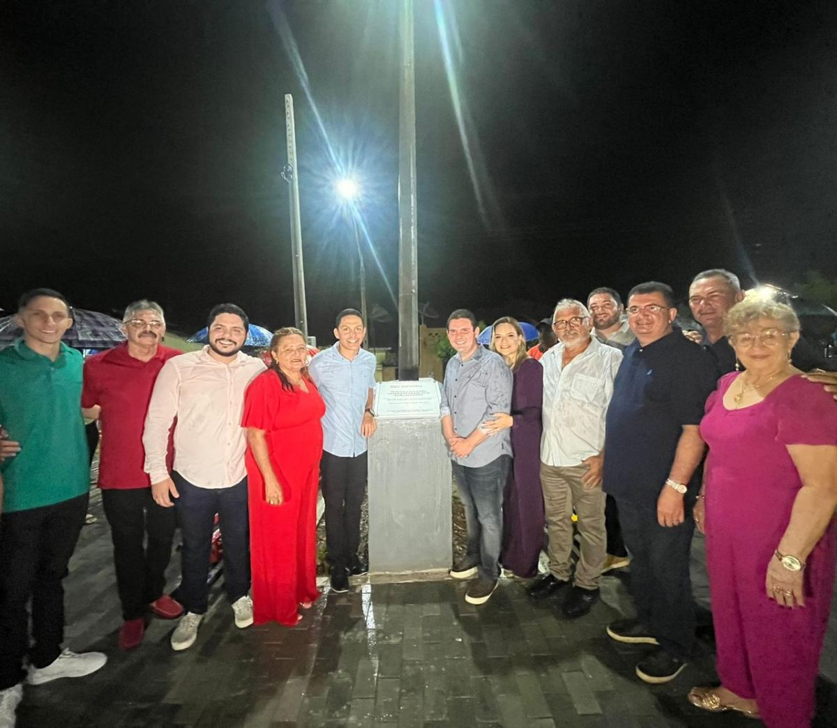 Prefeitura de Reriutaba inaugura praça no distrito de Amanaiara em homenagem ao ex-vereador Chico Veras