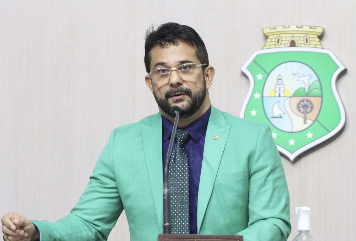Deputado cria projeto de Lei que autoriza a ‘destransição de gênero’ em hospitais do Ceará