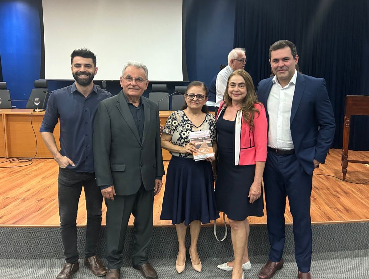 Em prestigiado evento na Assembleia Legislativa, Simone Beserra lança seu novo livro "Cariús – Retalhos Históricos" 