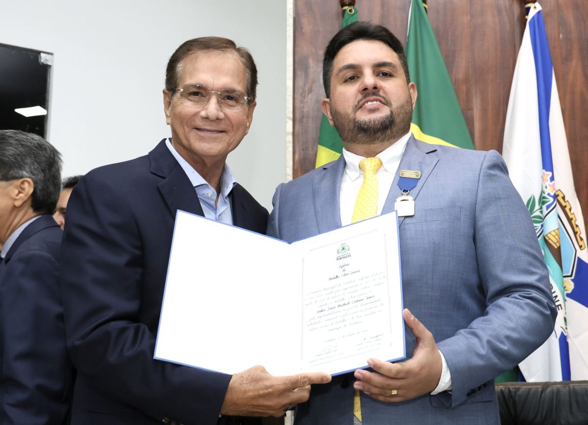 Autoridades prestigiam condecoração do fundador do Jornal Revista Ceará com a ‘Medalha Edson Queiroz’