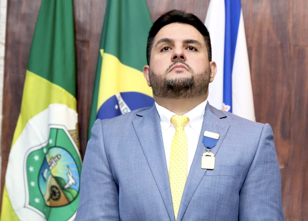 Empresário e fundador do Jornal Revista Ceará é outorgado com a Medalha Edson Queiroz