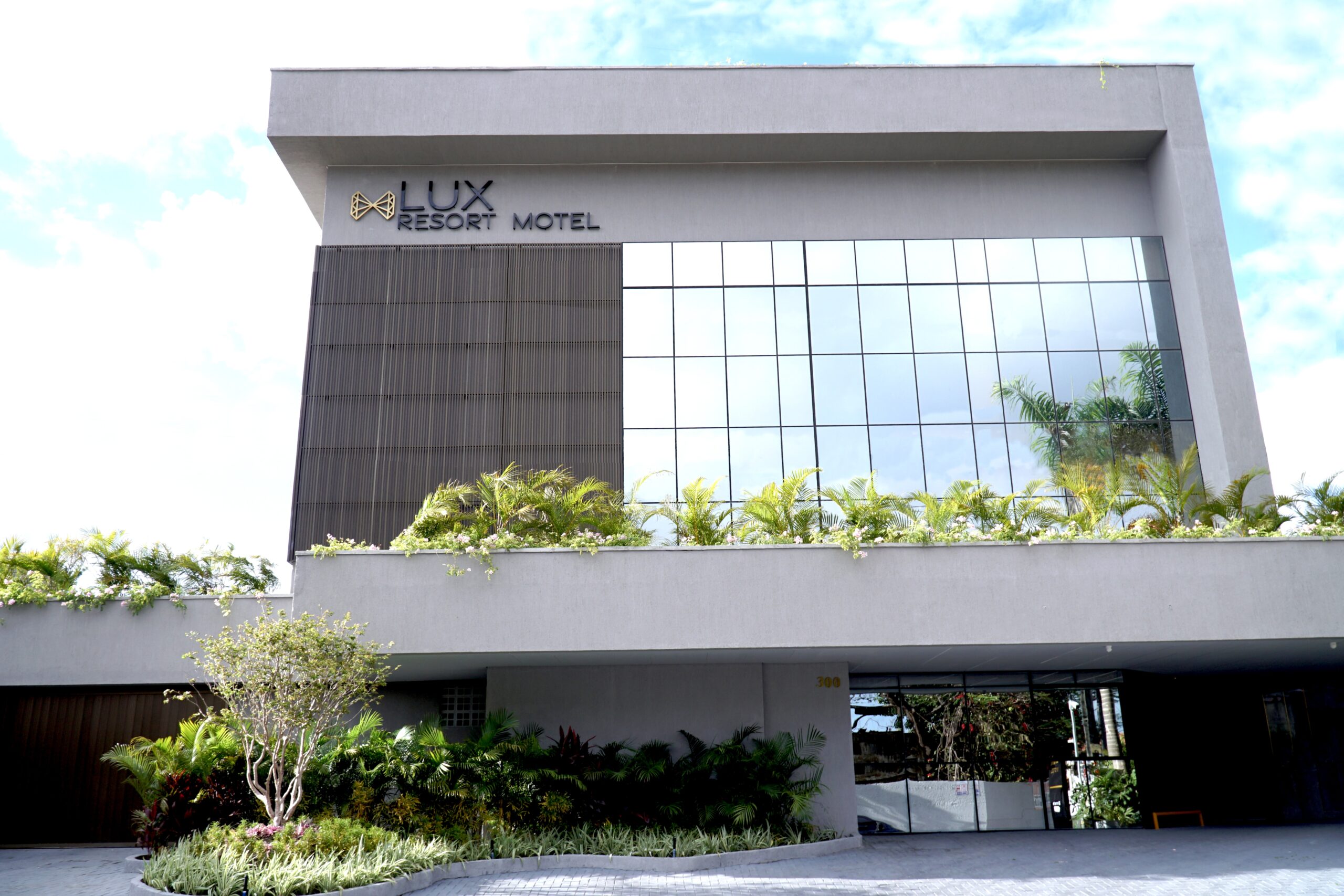 Lux Resort Motel: Indústria da hospitalidade se reinventa em um cenário paradisíaco