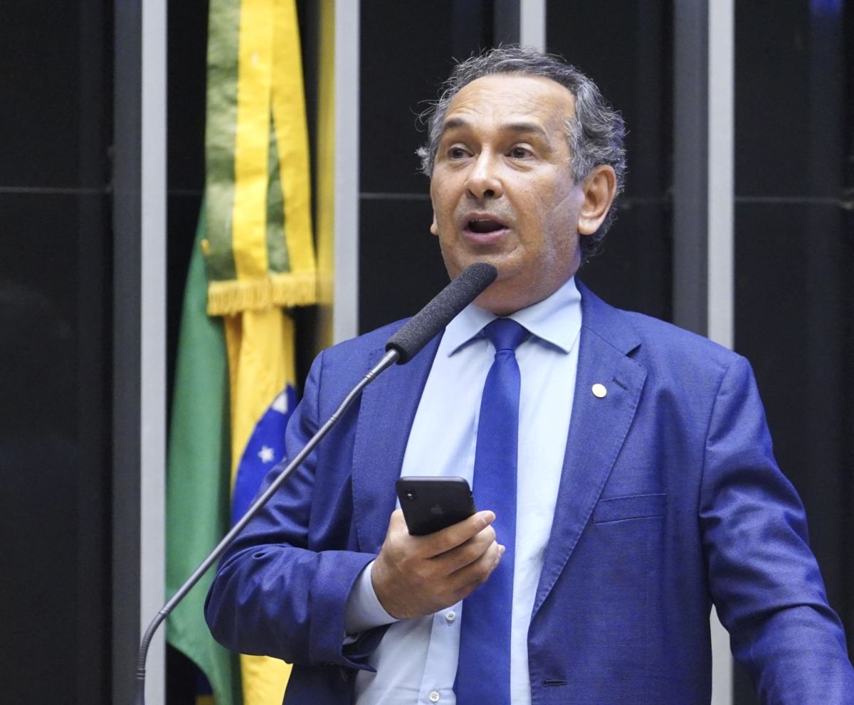 Câmara aprova PEC que autoriza igrejas a pagar menos impostos; asilos, creches e orfanatos estão inclusos