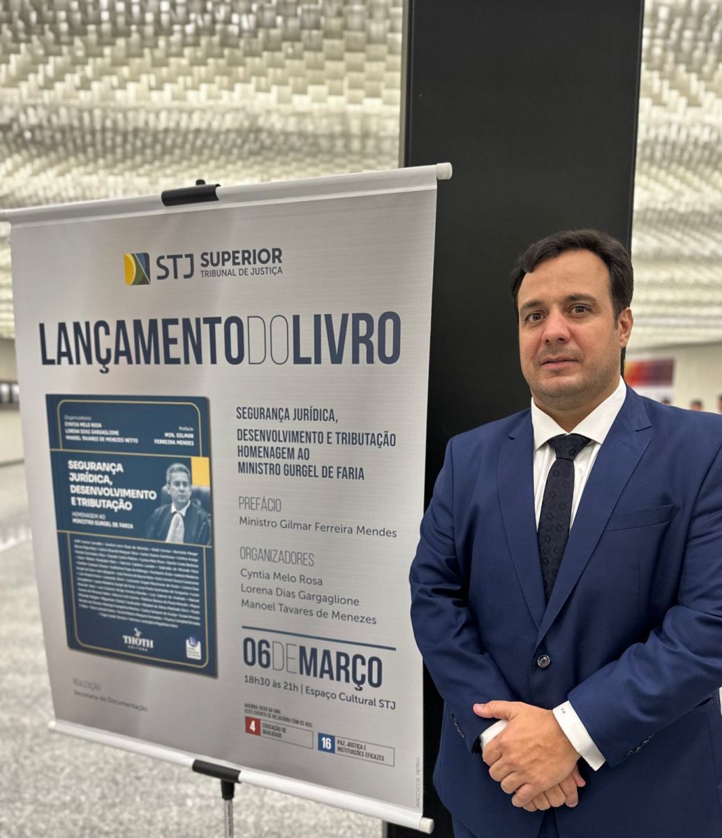 Livro com artigo do jurista cearense Parahyba Neto homenageia ministro do STJ, Luiz Alberto Gurgel