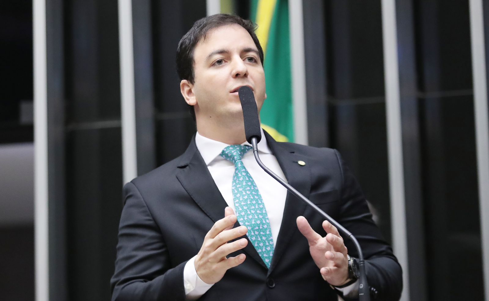Célio Studart apresenta moção de aplausos aos bombeiros que resgataram cadelinha em poço no Ceará
