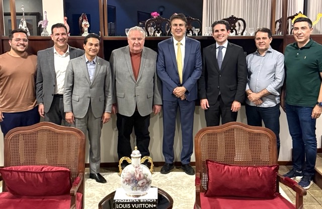 Chiquinho Feitosa reúne Camilo, Evandro e Hugo Motta, de olho na articulação para 2026
