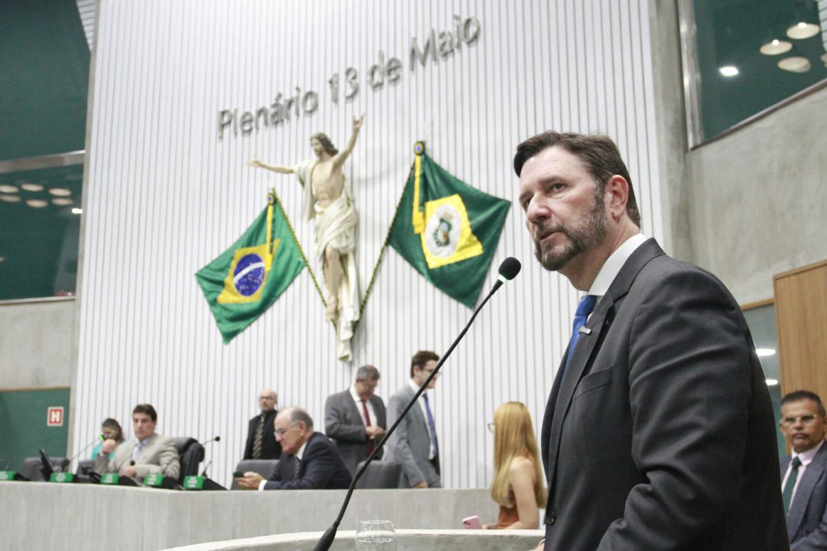 Deputados cearenses lançam manifesto e nota de repúdio contra tarifaço de Trump