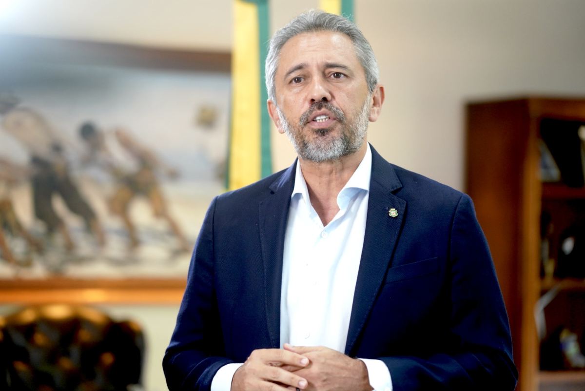 Elmano anuncia pacote para socorrer a empresas impactadas por tarifaço de Trump