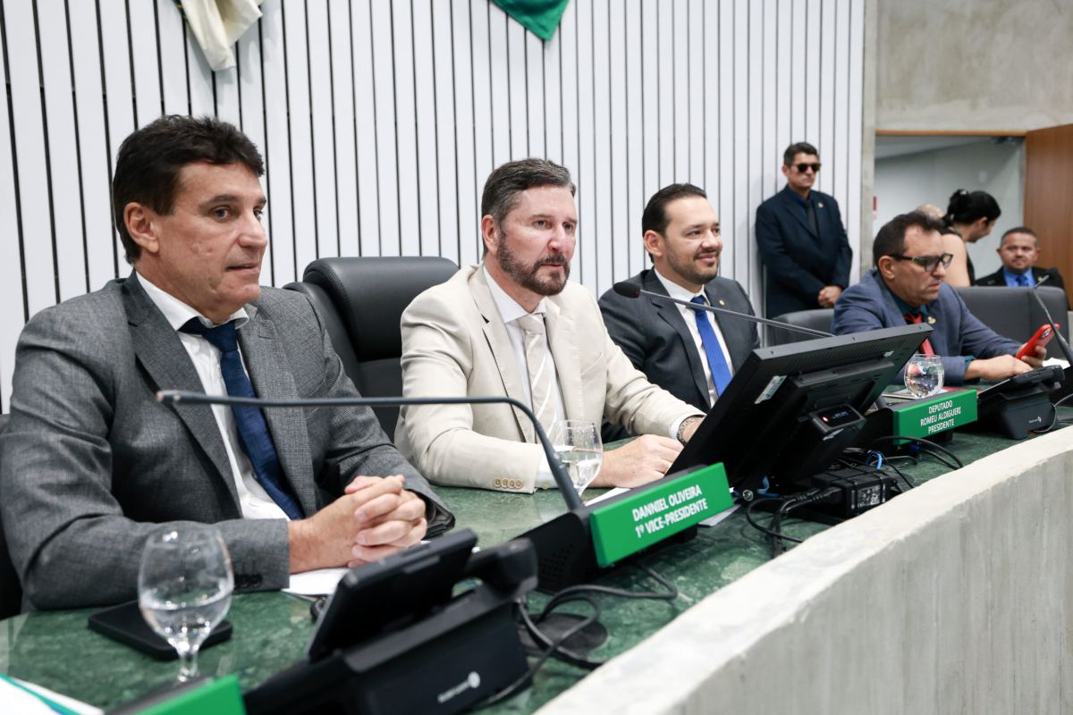R$ 860 milhões: Deputados aprovam novo empréstimo para governo Elmano
