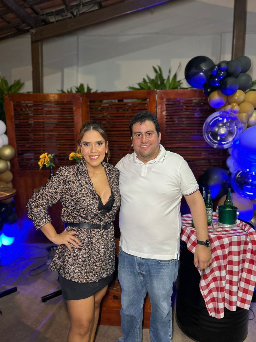 Laís Soares e Paulo Aragão recebem parceiros e colaboradores para noite animada no Boteco da Atitude