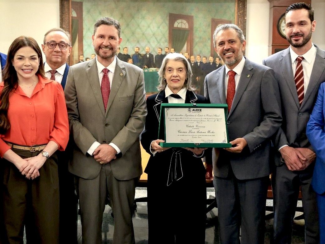 Ministra Cármen Lúcia recebe Título de Cidadania Cearense na ALECE