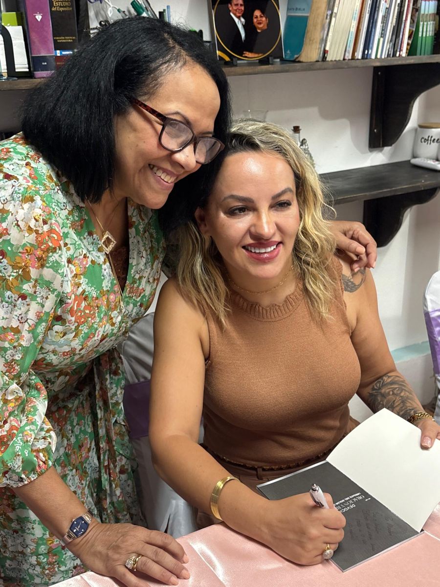 Fran Santos expande atuação internacional e lança devocional em espanhol durante missão na Costa Rica