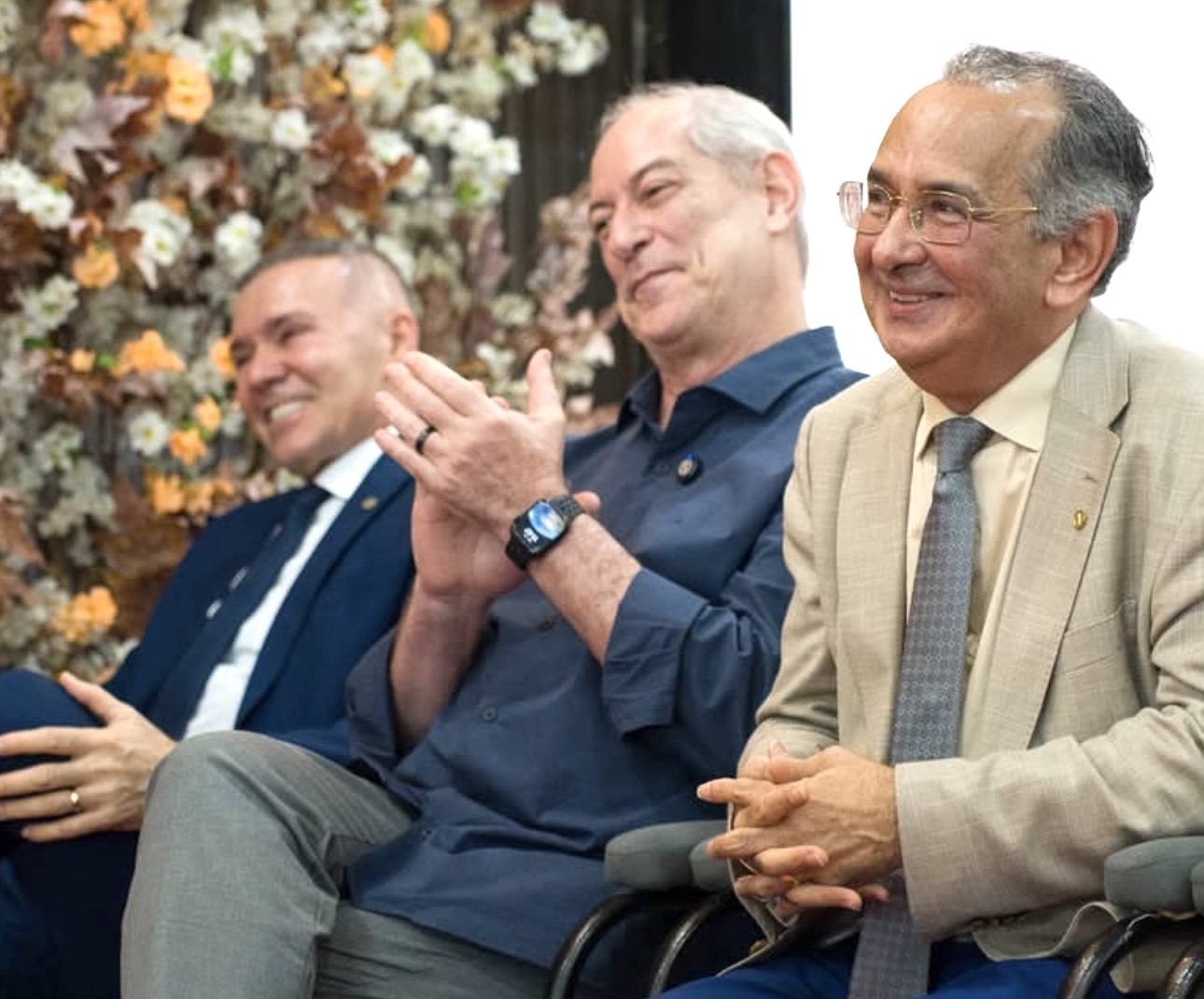 Evangélicos reagem com críticas após Ciro Gomes subir em púlpito de igreja