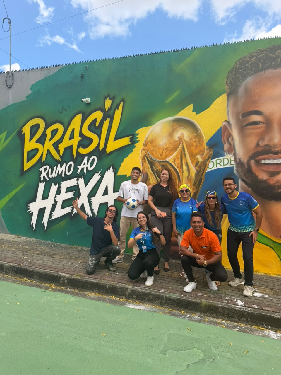 Acal Home Center leva pintura coletiva inspirada na Copa do Mundo para comunidade de Caucaia