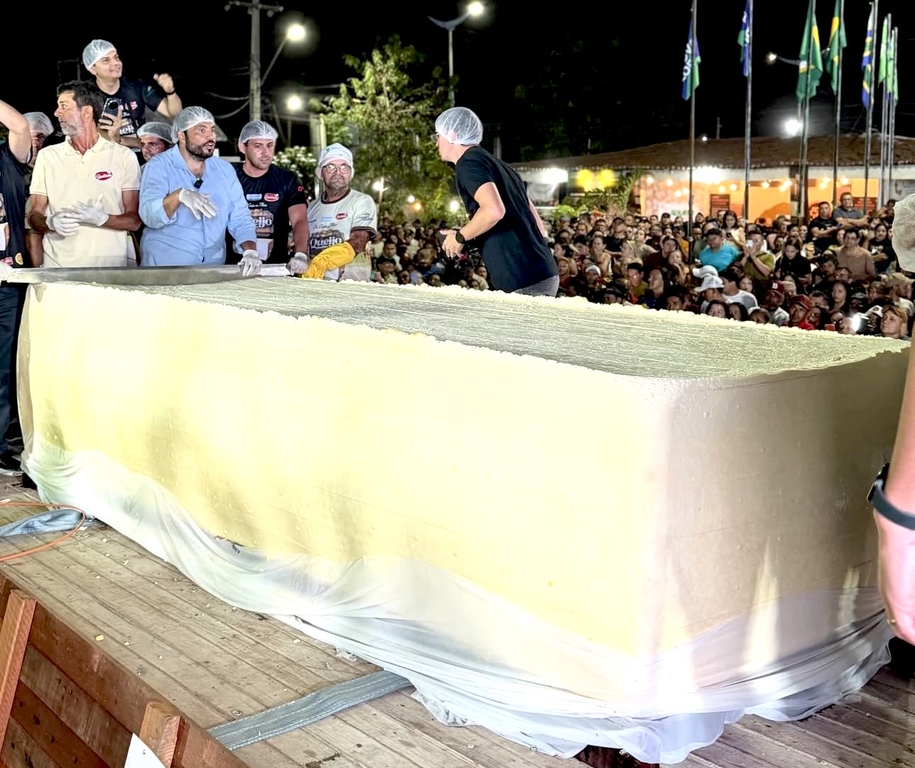 Jaguaribe desbanca Quixeramobim e registra novo recorde produzindo maior queijo do mundo