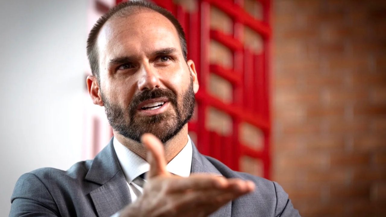 De perfil extremista, Eduardo Bolsonaro quer assumir Itamaraty em governo do irmão 